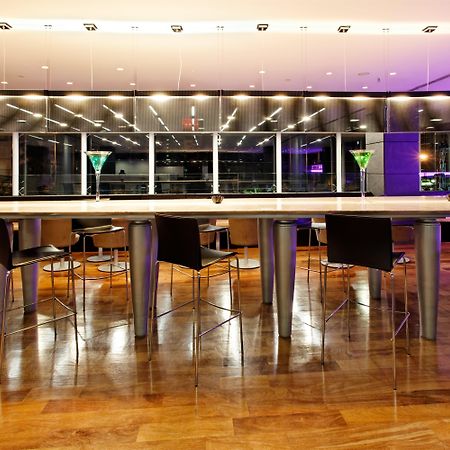Holiday Inn Santo Domingo By Ihg Eksteriør billede The interior of the lounge
