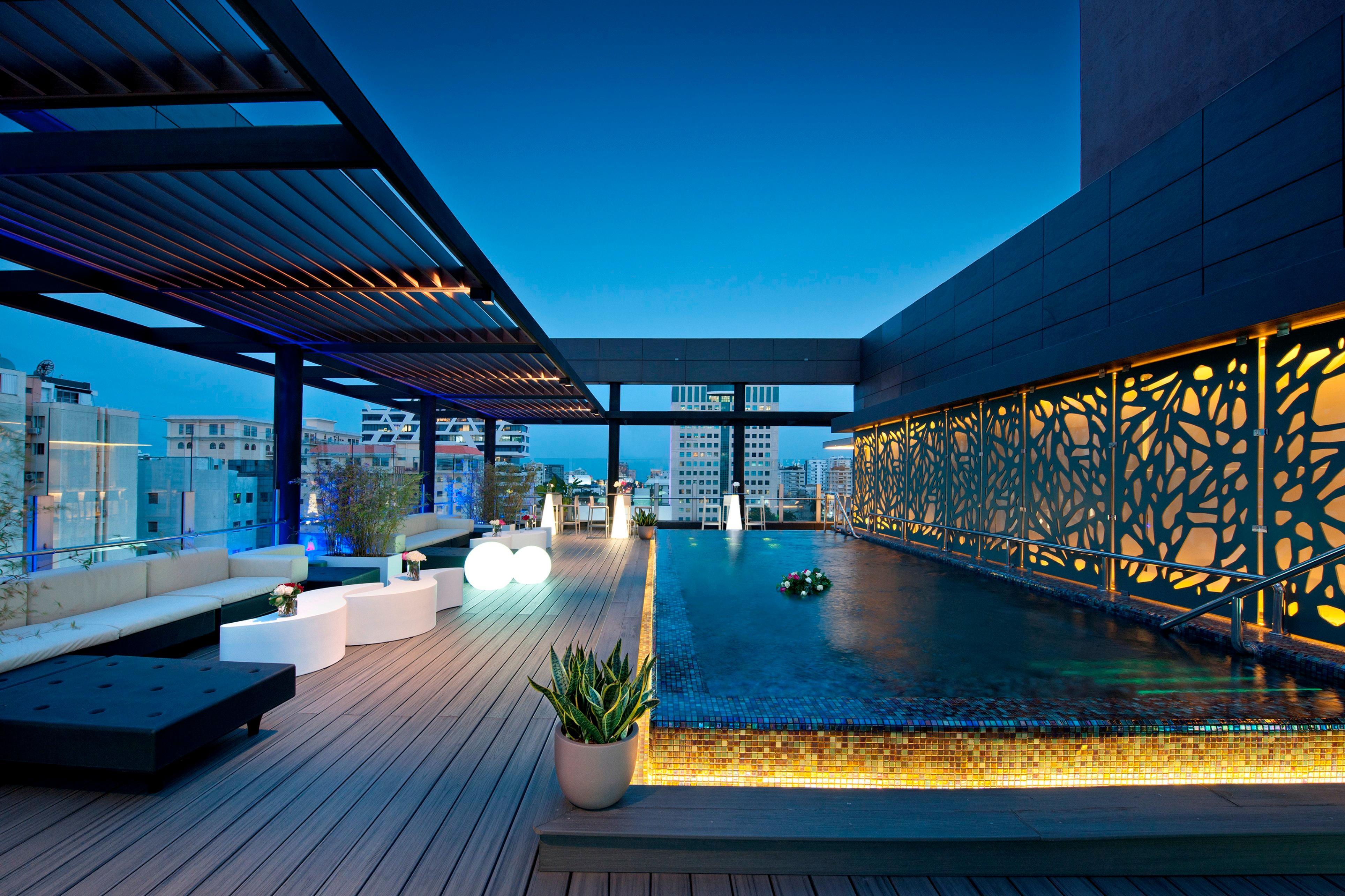 Holiday Inn Santo Domingo By Ihg Eksteriør billede The rooftop pool at the hotel