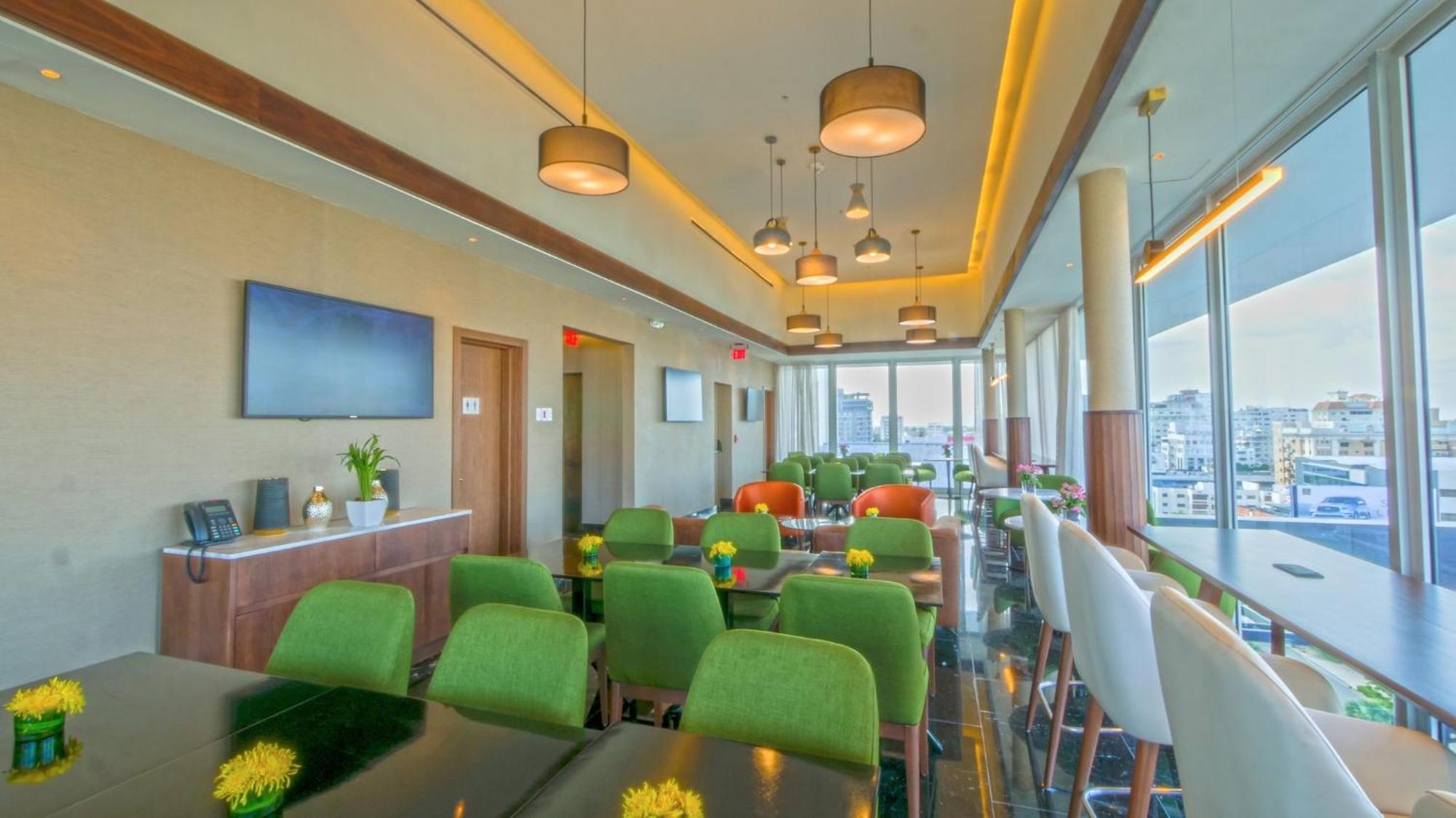 Holiday Inn Santo Domingo By Ihg Eksteriør billede The lounge at the airport
