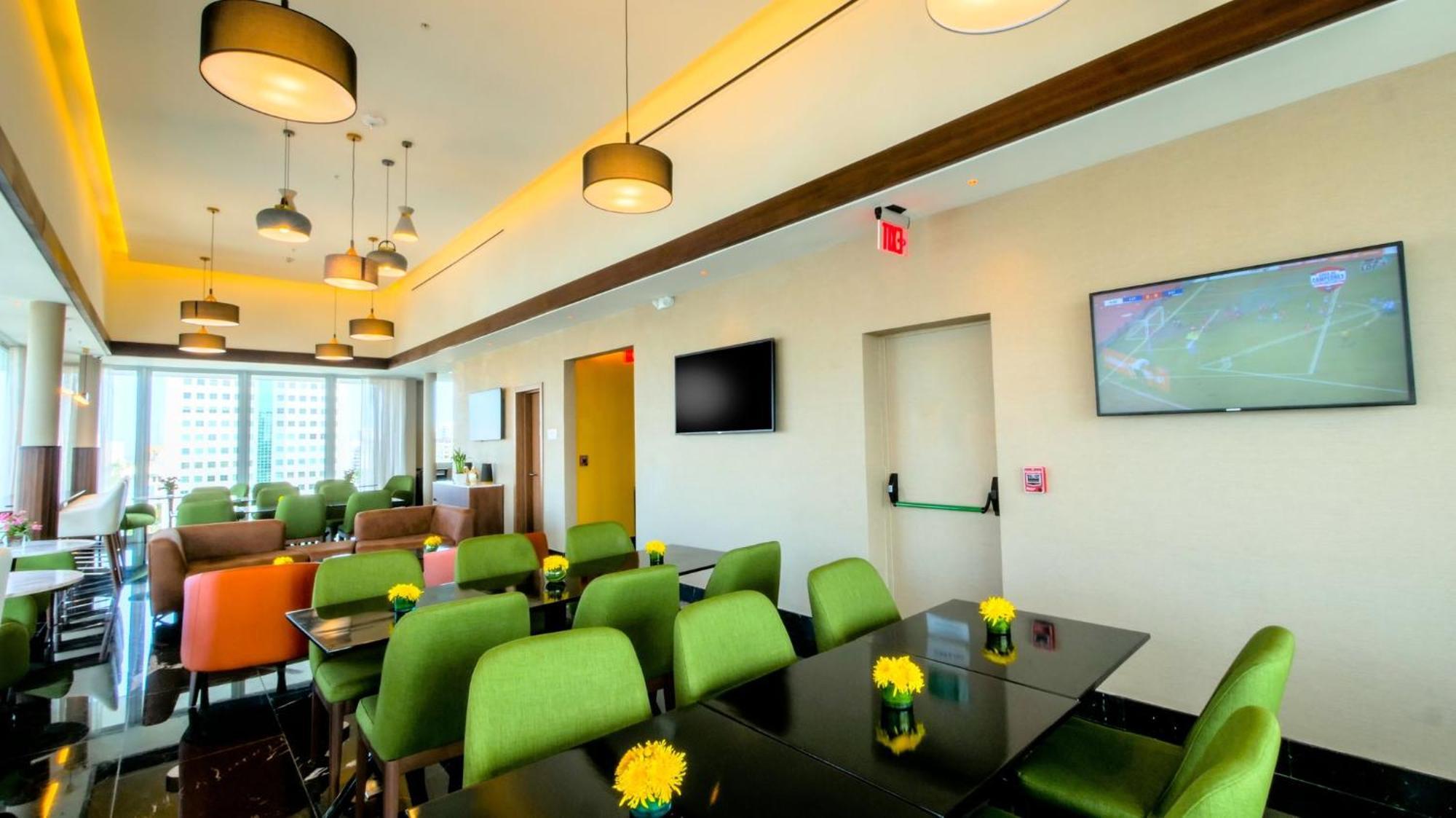 Holiday Inn Santo Domingo By Ihg Eksteriør billede The lounge at the airport