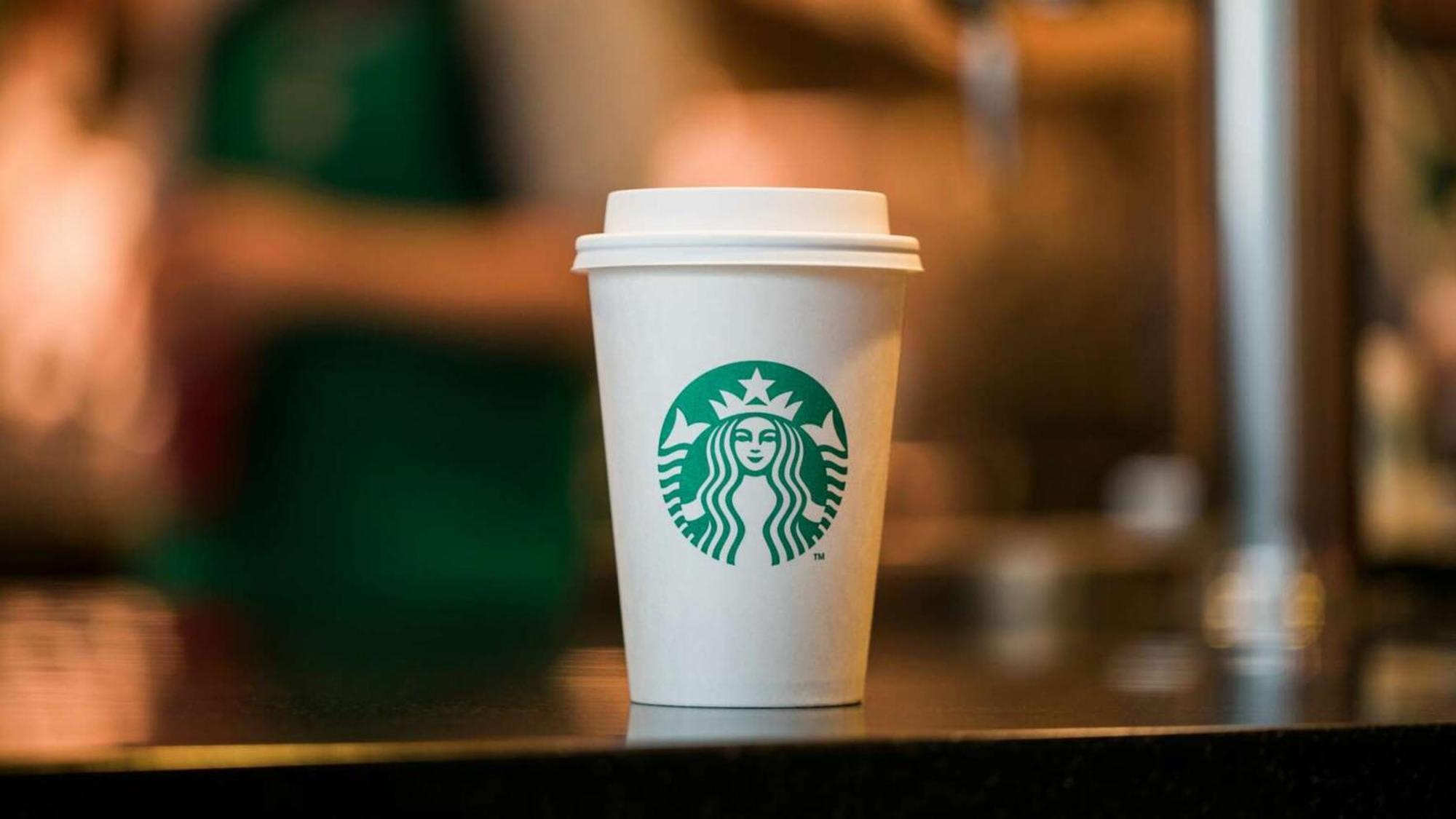Holiday Inn Santo Domingo By Ihg Eksteriør billede Starbucks coffee cup