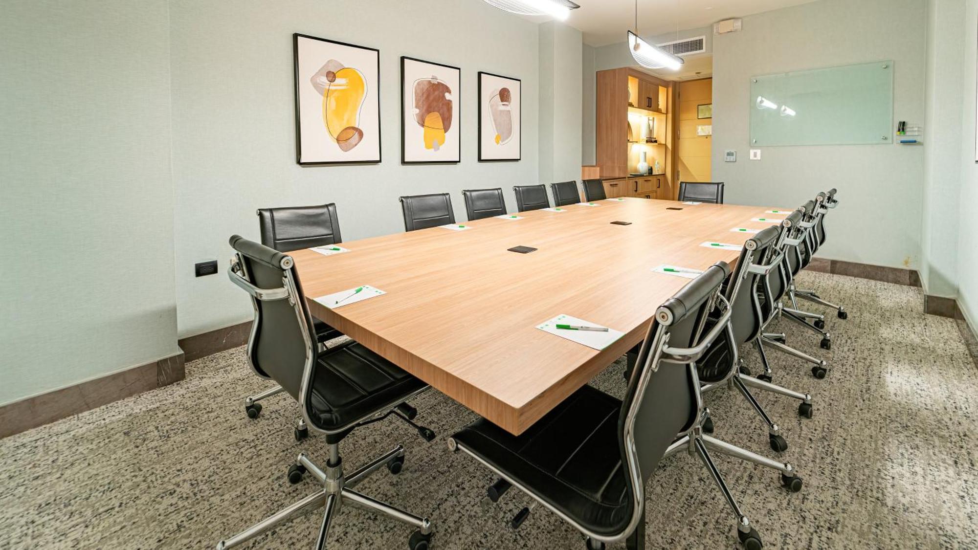 Holiday Inn Santo Domingo By Ihg Eksteriør billede A typical boardroom